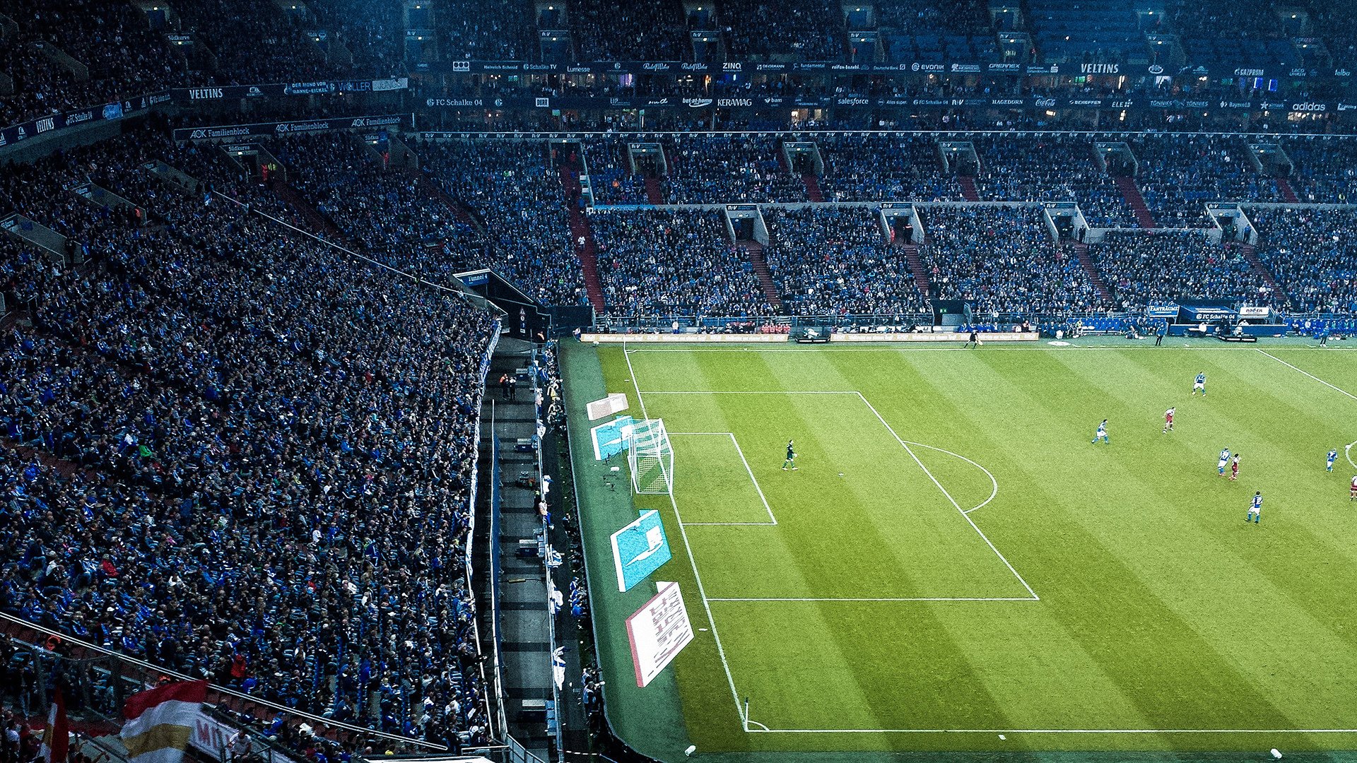 非洲雄狮怒吼卡塔尔，喀麦隆闪电击溃罗马尼亚，阿诺德独造三球演绎反击教科书